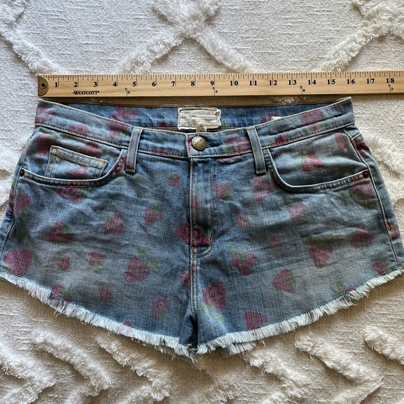 Current Elliot Vintage Strawberry Print Cut Off Jean Shorts Size 27 - Picture 6 of 10